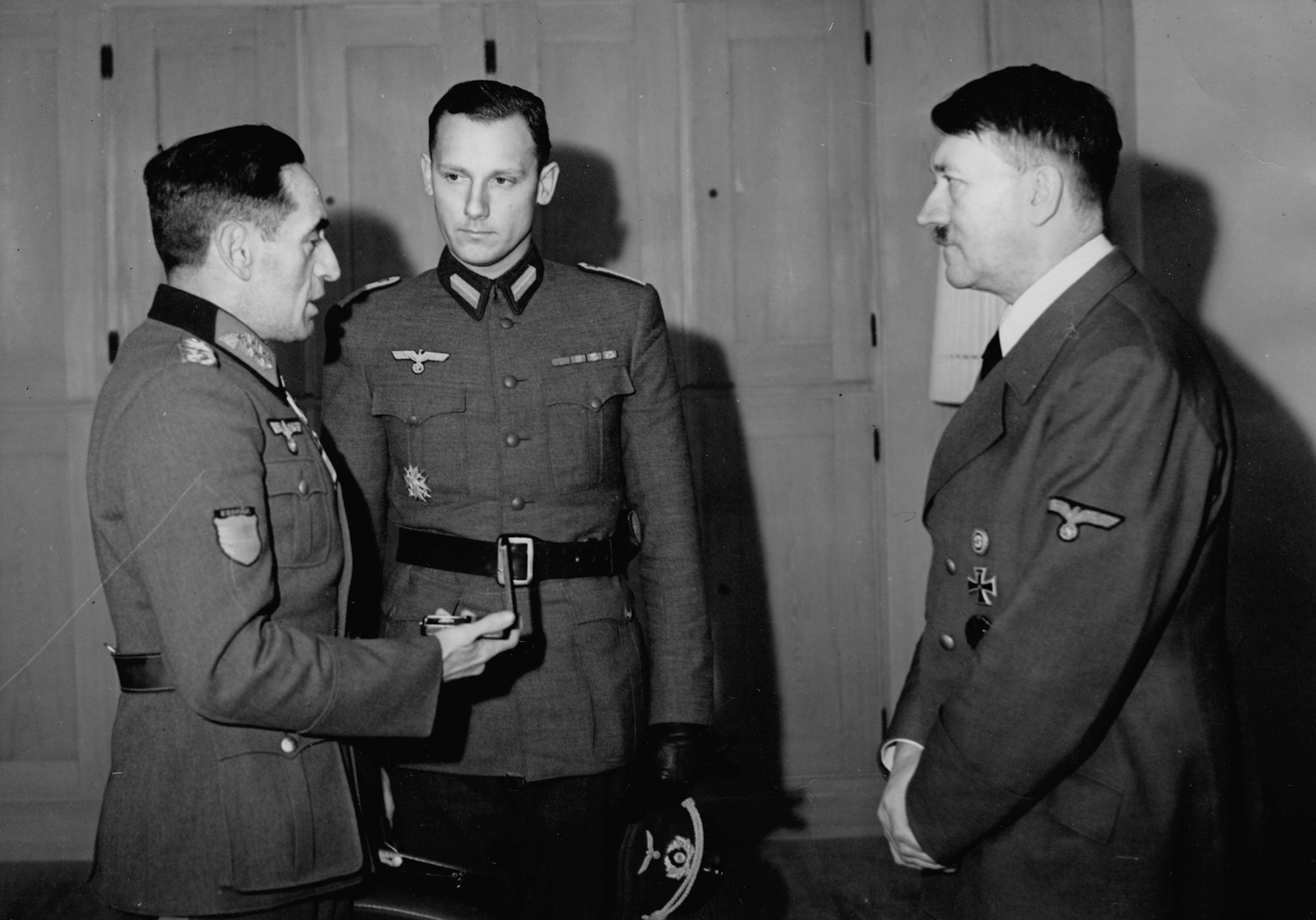 Adolf Hitler meets Spanish general Augustin Munoz Grandes at the Wolfsschanze